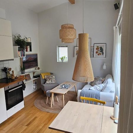 Tiny Grey House With Loft, 15 Min From City Center Goteborg Esterno foto