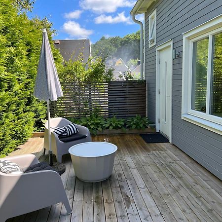 Tiny Grey House With Loft, 15 Min From City Center Goteborg Esterno foto