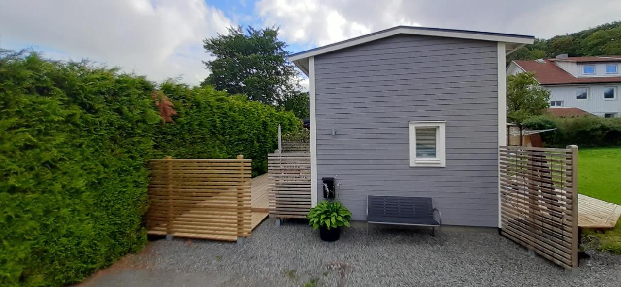 Tiny Grey House With Loft, 15 Min From City Center Goteborg Esterno foto