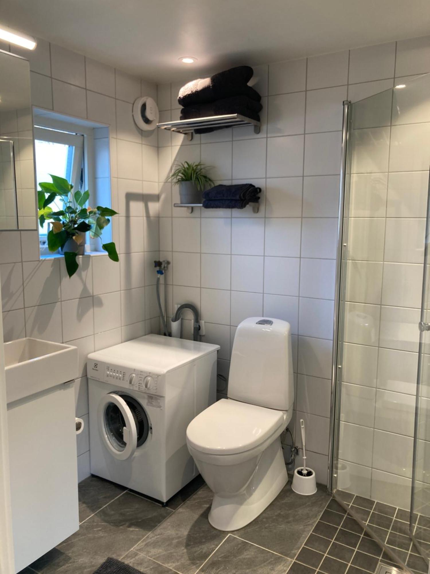 Tiny Grey House With Loft, 15 Min From City Center Goteborg Esterno foto